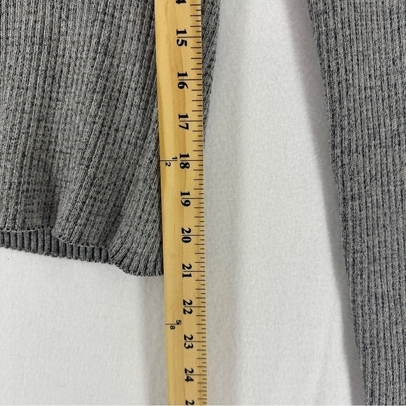 Forever 21 Tight Cropped Crewneck Sweater Size M Grey - Picture 3 of 9